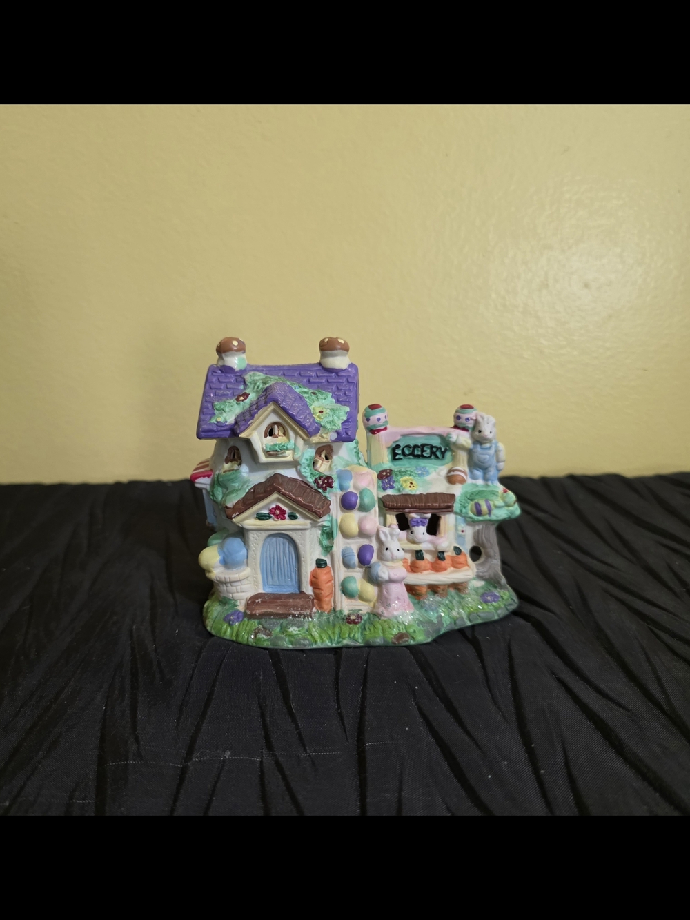 Hoppy Hollow 2003 Easter Bunny Eggery Figurine